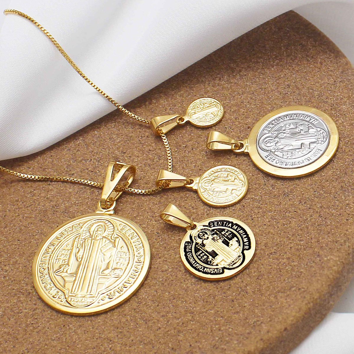 Pingente Mini Medalha São Bento 8,5mm