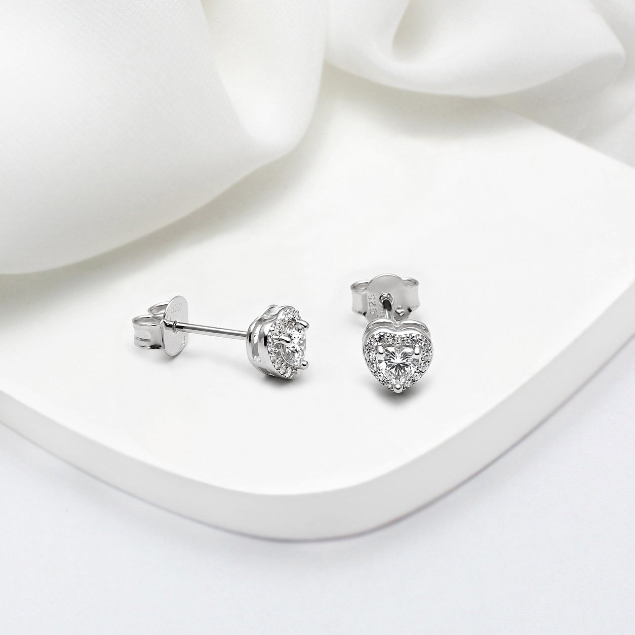 Brinco Prata Coração Moissanite Borda 3mm