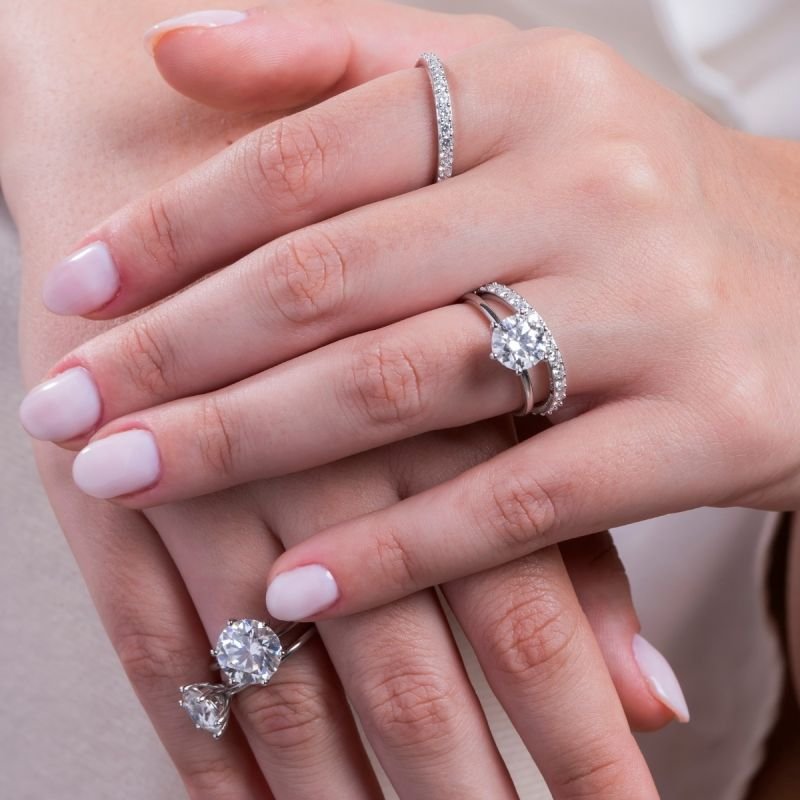 Anel Prata Banhado A Rodio Aparador Todo Cravejado 2mm Moissanite