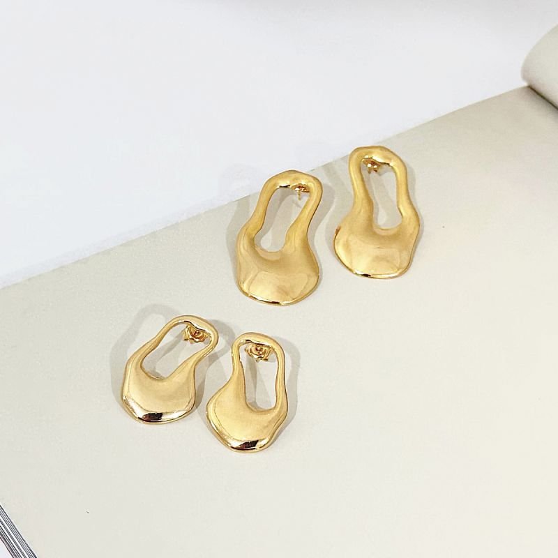 Brinco Oval Organico Faz Lado