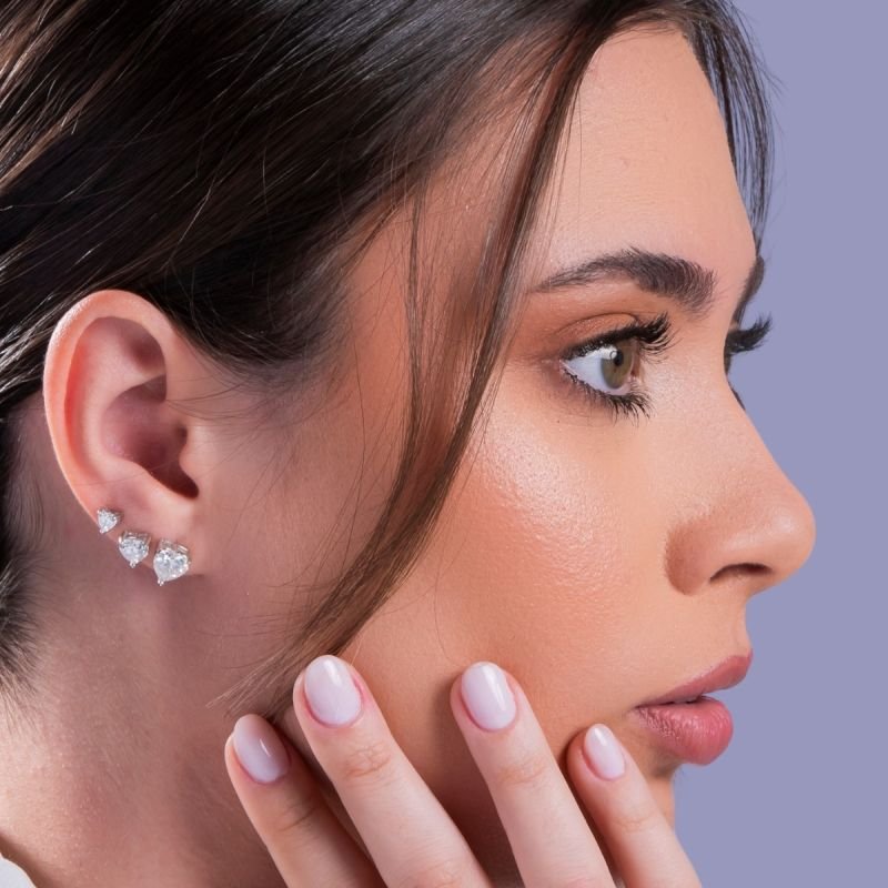 Brinco Prata C/ Banho De Ródio Coração 6mm Moissanite