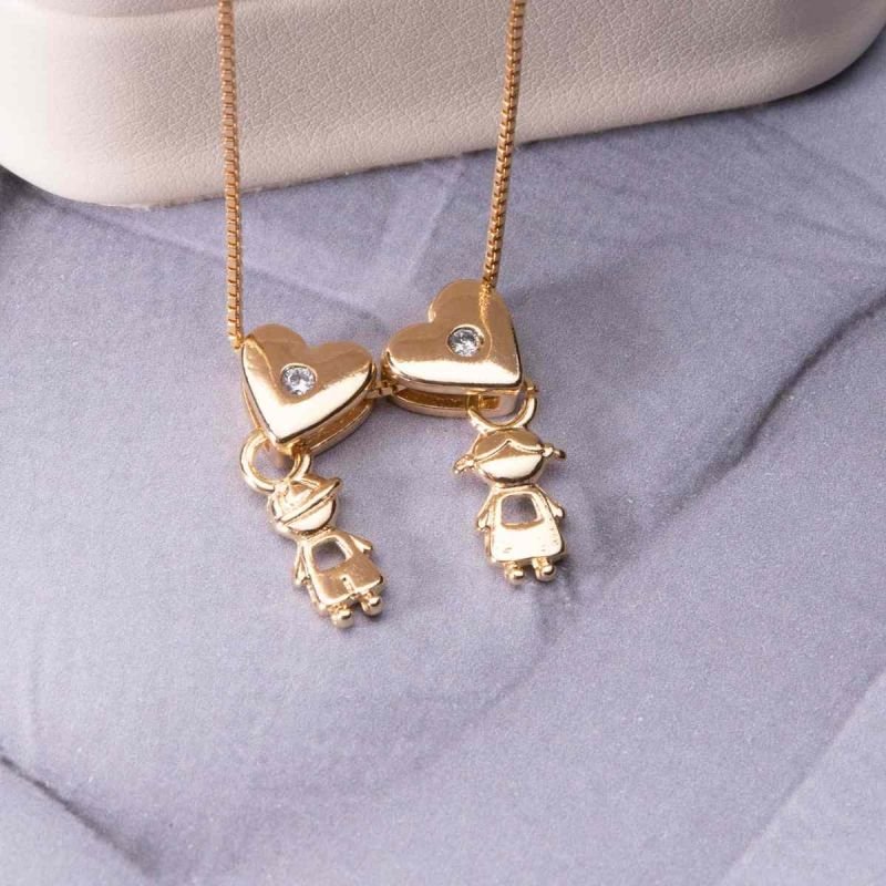 Pingente Coraçao Zirconia No Meio C/ Menino Pendurado